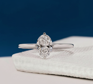 Anillo de Compromiso de Oro Blanco de 14 Quilates con Diamante Cultivado en Laboratorio de 1 Quilate, Corte Ovalado, VVS2, Certificado por IGI, Chapado en Rodio, Joyería Personalizada al por Mayor - Product Image 1