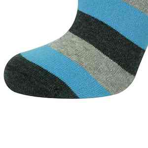 Chaussettes en coton personnalisées OEM, douces, respirantes, décontractées, unisexes, pour le sport, le streetwear, le travail, l'école et la maison - Product Image 4