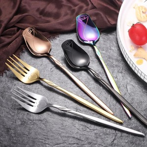 Ensemble de couverts en or rose, finition mate, design minimaliste, résistant à la rouille, couverts en métal pour les dîners de mariage - Product Image 3