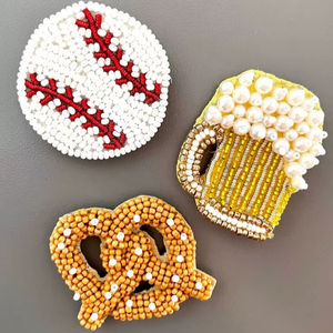 Broche de cuentas hecho a mano al por mayor, pin de moda colorido para mujeres y niñas al mejor precio - Product Image 1