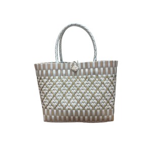 Sac fourre-tout en plastique tressé artisanal exquis et sac fait main, élégant, décontracté, pour femme, idéal pour le shopping - Product Image 1