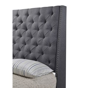 Letto matrimoniale imbottito in stile contemporaneo con testiera a pannello, trapuntatura a bottoni, ali laterali e finiture con borchie, 1 pezzo, finitura grigia, mobili per camera da letto - Product Image 3