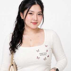 Camiseta blanca de manga larga con cuello cuadrado y estampado de letras de mariposa para mujer, informal, ajustada - Product Image 6