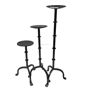 Bougeoir en métal à trois boutons de pied avec plaque ensemble de 3 pièces pour la décoration de mariage et de fête décorative pour la maison - Product Image 1