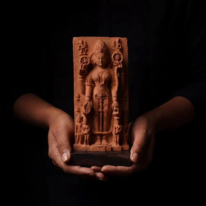 Escultura de Gauri Parvati |   Réplica de Museo del Arte del Templo de la Diosa Hindú del Siglo X, Acabada a Mano - Product Image 1