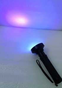 Lampe torche noire personnalisée avec poignée texturée et cordon pour utilisation en cas d'urgence - Product Image 2