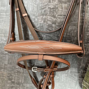 Brida de caballo de cuero de banda para la nariz inglesa cosida de lujo de coñac de alta calidad productos de equitación ingleses de India - Product Image 3