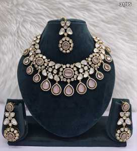 Magnifique ensemble de collier choker en Kundan rose pastel avec boucles d'oreilles pendantes, ensemble de Maang Tikka traditionnel punjabi pour femmes, bijoux de mariage - Product Image 6