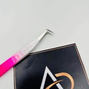 Pince à épiler professionnelle pour extensions de cils, 65 degrés, à prise en forme de cœur, précise, durable, en acier inoxydable, impression de logo personnalisée, haute qualité - Product Image 4