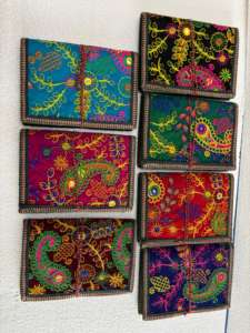 Cuaderno de Tapa Dura con Tela Bordada a Mano, 100 Hojas, Bordado Floral Vibrante y Artesanía, Regalo - Product Image 3