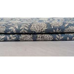 ผ้าฝ้ายพิมพ์ลายดอกไม้จากซัพพลายเออร์อินเดีย คุณภาพดีที่สุด ซื้อได้ในราคาขายส่งสำหรับการสั่งซื้อจำนวนมาก - Product Image 1