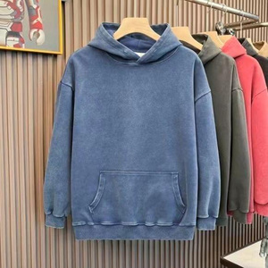 Sudadera con Capucha Negra para Hombre, Personalizada al por Mayor, Casual, Bordada, de Algodón Orgánico, con Efecto Desgastado Vintage y Peso Ajustado - Product Image 2