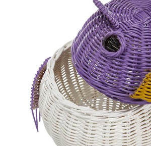 Una linda cesta de almacenamiento de ratán natural con forma de animal, con un diseño de búho morado, es ecológica y versátil. - Product Image 3