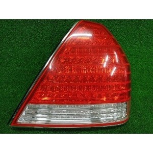 Feu arrière droit d'occasion Equus 924023B5 - Product Image 1