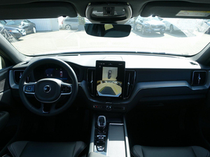 VOLVO XC60 Hybride Essence 398 CV 4 Cylindres Euro6d 4x2 2 Essieux Transmission Automatique Conduite à Gauche Modèle 2025 d'Occasion - Product Image 6