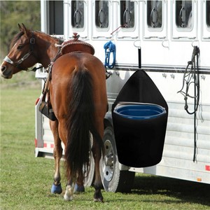 Sac de transport pour aliments et eau pour chevaux, noir, avec support suspendu pour seau, idéal pour extérieur et remorque, organisateur pour remorque équine - Product Image 1