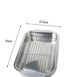 Plat à rôtir élégant conçu pour une cuisson familiale pratique, avec une construction en acier inoxydable durable et un intérieur spacieux - Product Image 3