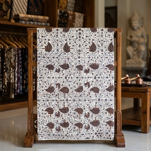 Sacs décoratifs classiques pour la maison en tissu de coton écologique, motif traditionnel Asih Canthel, batik Tulis indonésien fait main et dessiné à la main - Product Image 5