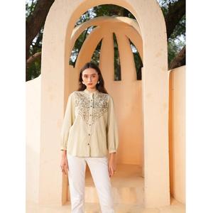 Top de Diseño Premium para Mujer, Talla Personalizada, Estilo Bordado en Beige con Rayón Texturizado, para Viajes Universitarios y Looks Urbanos - Product Image 1