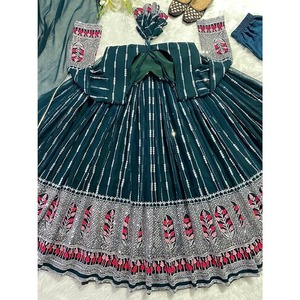 Robe Pishwas Traditionnelle pour Femme en Georgette, Bordure en Dentelle, Longueur Ras du Sol, Broderie, Coupe Classique, Infroissable, Séchage Rapide, Inde Pakistan - Product Image 4