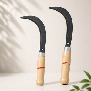 Faucille à manche en bois, lame dentelée en acier au carbone, coupe-herbe, désherbeur, outil de récolte pour jardin et ferme, équipement agricole - Product Image 1