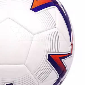Ballon de football durable conçu sur mesure avec couleurs et logo personnalisés pour l'entraînement et les matchs - Product Image 5