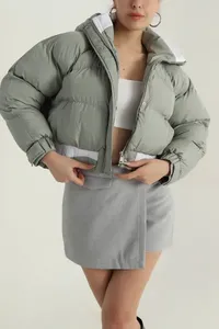 เสื้อแจ็คเก็ตดาวน์อุ่นๆ สำหรับผู้หญิง ดีไซน์ทันสมัยสำหรับฤดูหนาว  รับออกแบบพร้อมปักโลโก้  บุด้วยหนังแกะ  ผ้าไนลอน  ผ้าแคนวาส สำหรับใช้งานกลางแจ้ง - Product Image 4