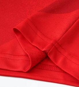 Ensemble de vêtements de football respirant à séchage rapide à manches courtes avec impression personnalisée pour les équipes et les organisations sportives - Product Image 6