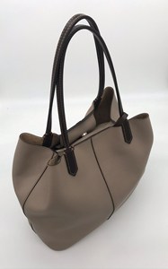 Sac fourre-tout spacieux en cuir véritable Royaa, pochette amovible, fermeture magnétique, bandoulière, résistant à l'eau, pour ordinateur portable 15 pouces, capacité 5L - Product Image 3