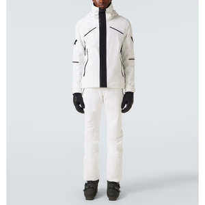 Traje Cortavientos para Exteriores con Construcción Ligera, Ajuste Cómodo y Diseño Moderno para Viajes y Uso Diario Activo - Product Image 1
