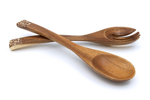 Cuillères et fourchettes à salade en bois d'acacia (Suar) écologiques de qualité alimentaire 24,5 cm, ensemble fait main, ustensiles de cuisine d'Indonésie - Product Image 2