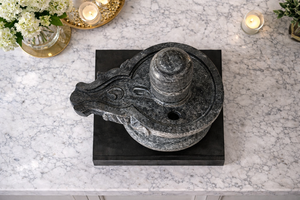 Estatua de Shiva Lingam Hecha a Mano en Mármol Negro Natural, Ídolo Religioso Hindú de Piedra para Templo y Decoración del Hogar - Product Image 2