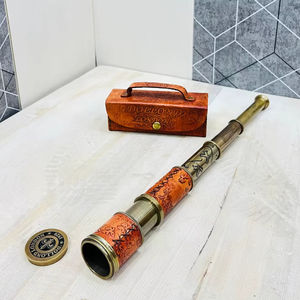 Télescope vintage Dolan London en laiton finition laiton avec boîte en cuir - Product Image 1