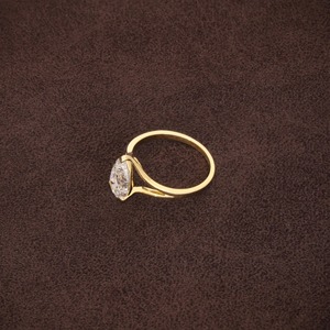 Nueva Colección Anillo de Compromiso con Diamante Corte Pera Creado en Laboratorio en Oro Amarillo de 14K, Anillo de Diamantes Fino para Mujer - Product Image 5