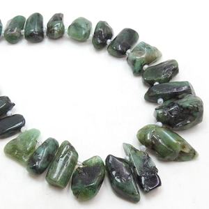 Cuentas de Esmeralda Natural en Forma de Briolette, Hilo de 8 Pulgadas, 20-15 mm de Largo, Aproximadamente Pulidas y Crudas - Product Image 1