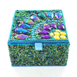 Boîte à bibelots décorative verte perlée motif paon pour objets personnels et souvenirs, artisanat, boîte à pilules - Product Image 3