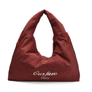 Sac fourre-tout décontracté pour femme, été 2026, motif à carreaux simple avec lettres, idéal pour les cours, sac à bandoulière, sac sous le bras, tendance. - Product Image 5