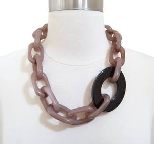 Bijoux artisanaux de luxe à motifs, fabriqués ici - nouveaux modèles en résine, réalisés à la main par des artisans indiens - vente en gros - Product Image 1