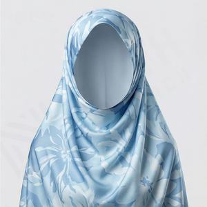 ผ้าคลุมศีรษะฮิญาบผ้าไหมซาตินพิมพ์ลายใบไม้หรูหราพร้อมโลโก้สั่งทำพิเศษสำหรับฤดูใบไม้ผลิ ดีไซน์เนอร์มุสลิม ผ้าพันคอสี่เหลี่ยมสำหรับผู้หญิง ทันสมัย พรีเมียม แฟชั่น - Product Image 6