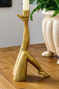 Candelabro de Lujo Vintage con Forma de Piernas de Mujer en Oro, Portavelas Creativo de Resina, Pieza Decorativa Única y Ecléctica para el Hogar - Product Image 2