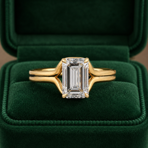 Bague de fiançailles solitaire en diamant de laboratoire taille émeraude, bague en or à double sangle, bague de mariée minimaliste, cadeau de mariage - Product Image 1