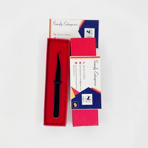 Pince à épiler professionnelle Sami courbée noire pour extensions de cils, en acier inoxydable, 10 mm, pointes lisses, Nano Grip, logo personnalisé - Product Image 4