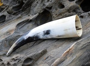 Cuerno de búfalo vikingo tallado a mano, estilo amoroso hecho a mano - Product Image 4