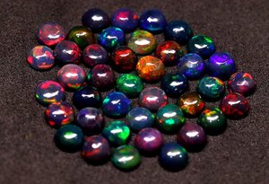 Opale noire éthiopienne naturelle, cabochon rond, 3-10 mm, opale de feu Welo, pierre précieuse en vrac, vente en gros - Product Image 1