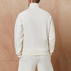 Conjunto de Sudadera con Capucha y Pantalones Deportivos para Hombre, Personalizado con Impresión DTG, Logotipo Gráfico, Corte Cuadrado, Efecto Desgastado, Algodón Grueso, Cierre de Cremallera - Product Image 4