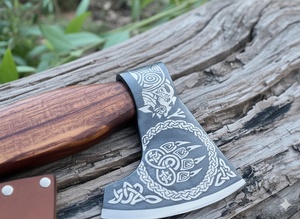 Axe Viking artisanal A&M ENTERPRISES avec tête en acier gravée de nœuds nordiques, manche en bois avec poignée enveloppée de cuir - Product Image 2