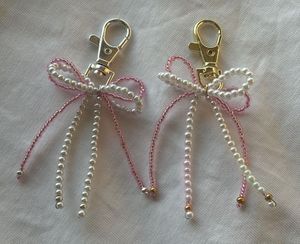 Porte-clés brodé à la main unique avec des perles et une finition artisanale de qualité pour les marchés de cadeaux personnalisés - Product Image 6