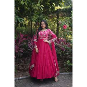 Robe de mariée jacquard avec dupatta à sequins - Product Image 5