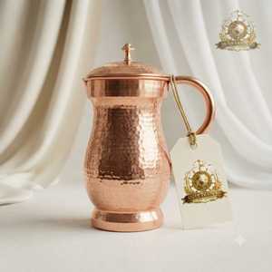 Carafe à eau artisanale en cuivre avec couvercle, design martelé vintage, résistante à la chaleur, pour la maison et la cuisine, de Skies Traders - Product Image 3
