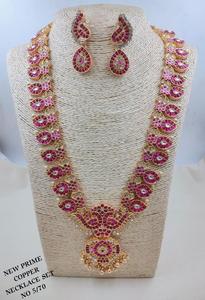 Parure de bijoux plaqué or avec collier long et boucles d'oreilles motif paon, style indien du Sud, pour tenue traditionnelle ethnique et festive - Product Image 4